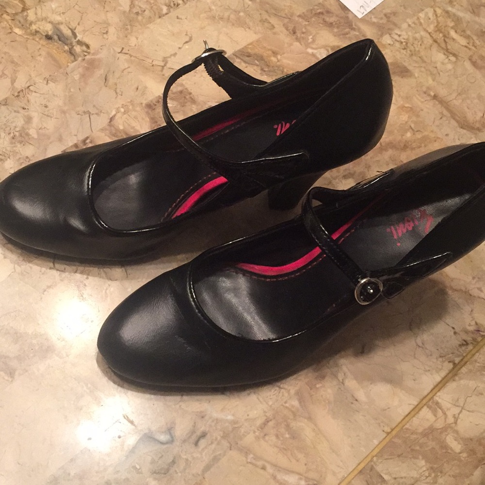 Black heels with strap